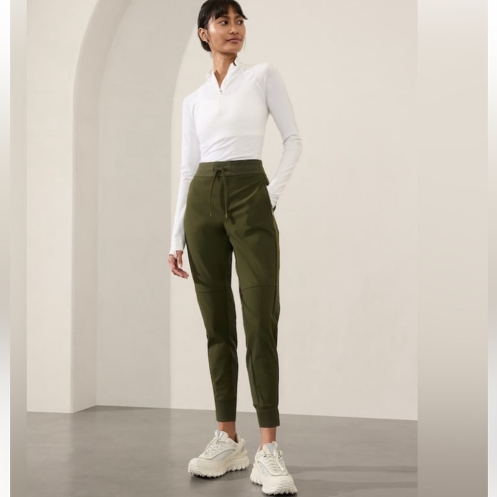 Athleta Aspen Olive Headlands Hybrid Mid Rise Jogger Pants